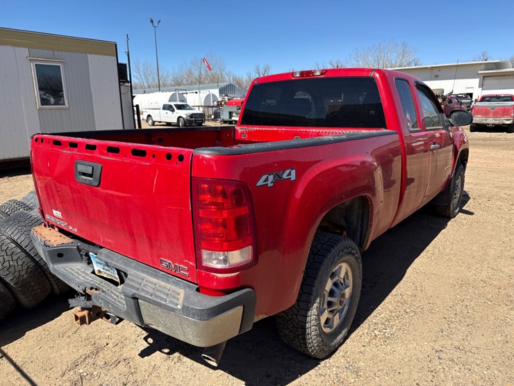 2011-gmc-sierra-2500hd-image-3