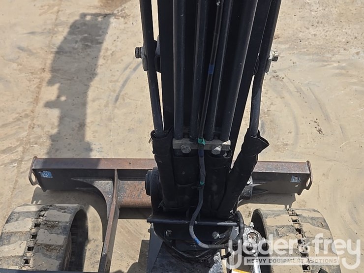 2022-deere-26g-image-38