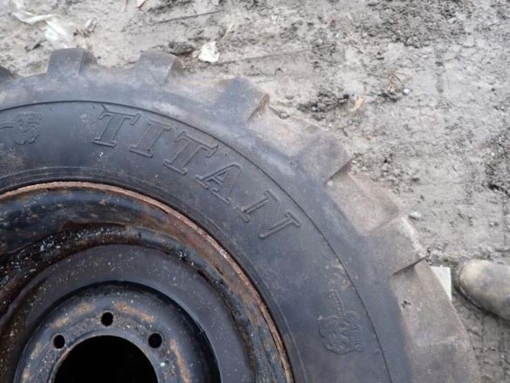 qty-of-(4)-titan-10-16.5-tire(s)-&-rim(s)-image-5