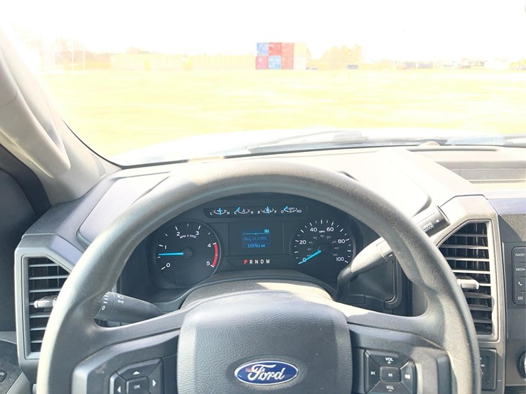 2020-ford-f350-xl-image-10