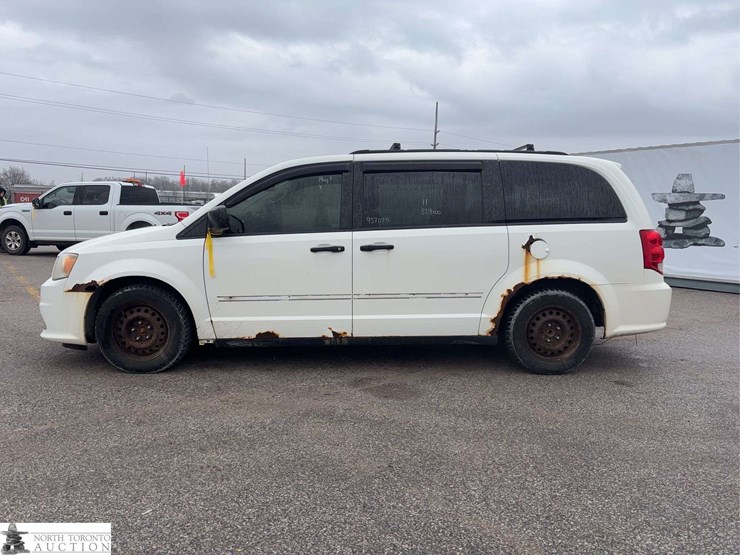 2011-dodge-grand-caravan-se-image-8