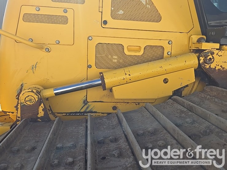 2023-komatsu-d61px-24-image-30