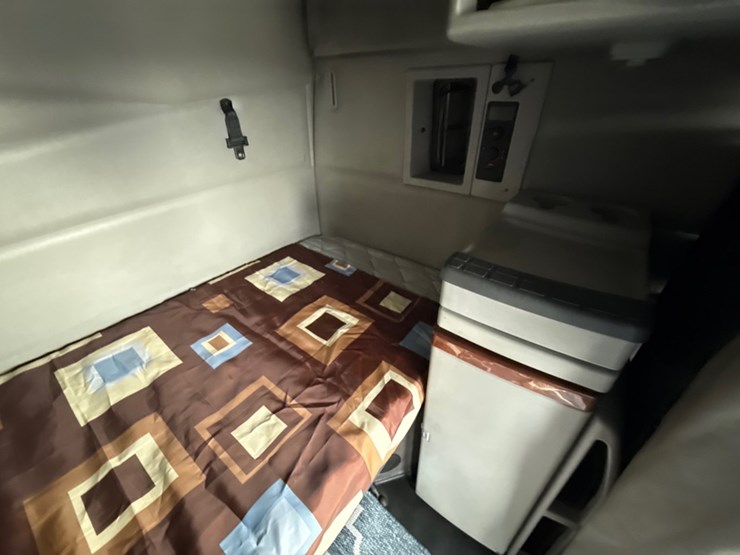 #31956-•-2012-volvo-vnl-tandem-axle-truck-tractor-image-13