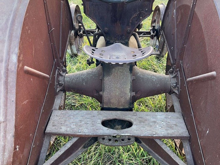 1924-fordson-tractor-image-38