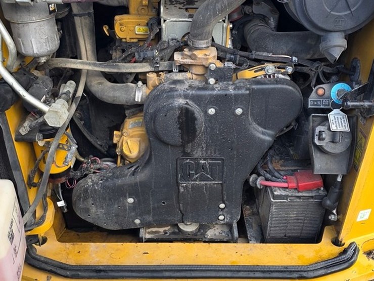 2022-caterpillar-272d3-image-39