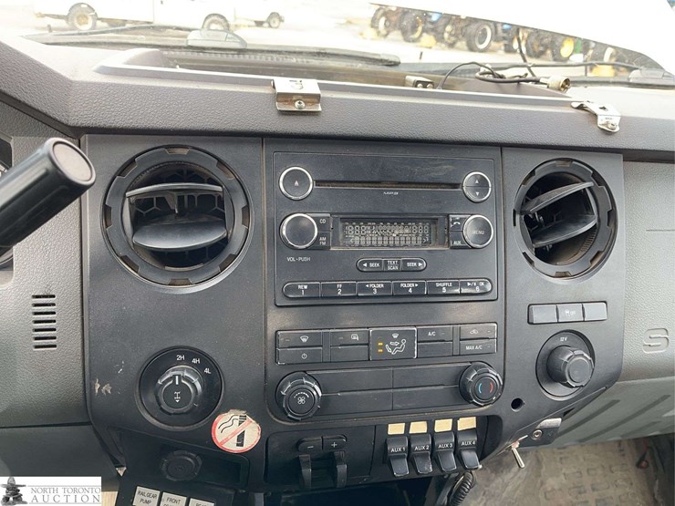 2014-ford-f350-image-13