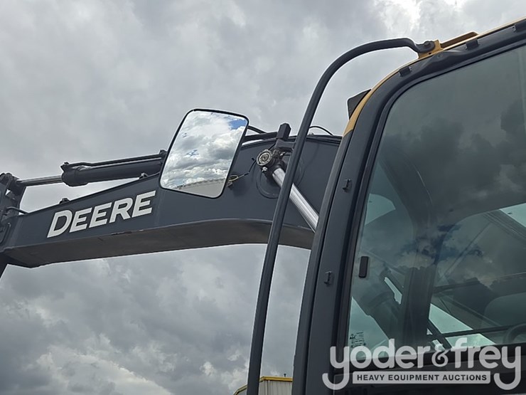 2017-deere-210g-lc-image-115