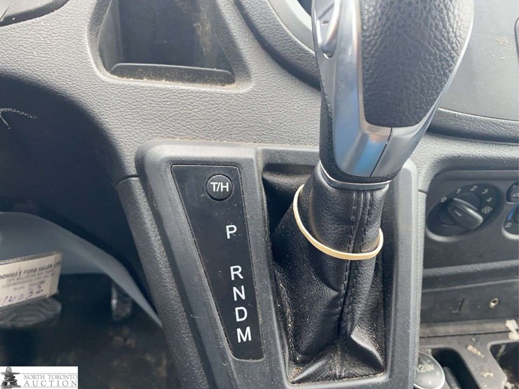 2015-ford-transit-image-17