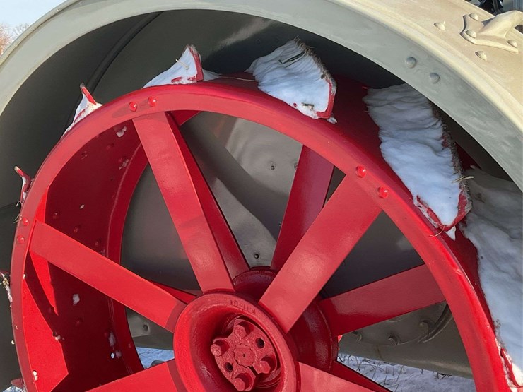 1925-fordson-with-mounted-terrace-plow-image-11