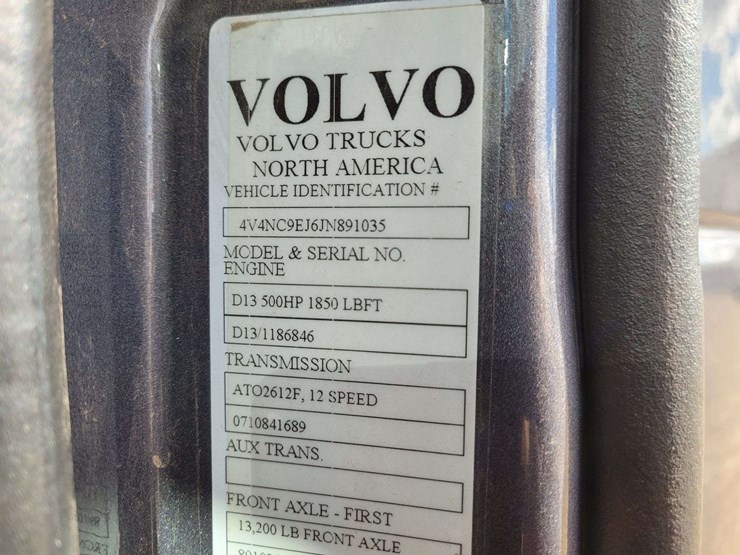 2018-volvo-vnl-conventional-new-generation-image-27