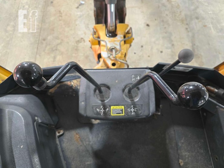 2013-deere-310k-image-26