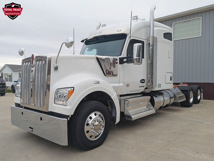 2024-kenworth-w990-image-1