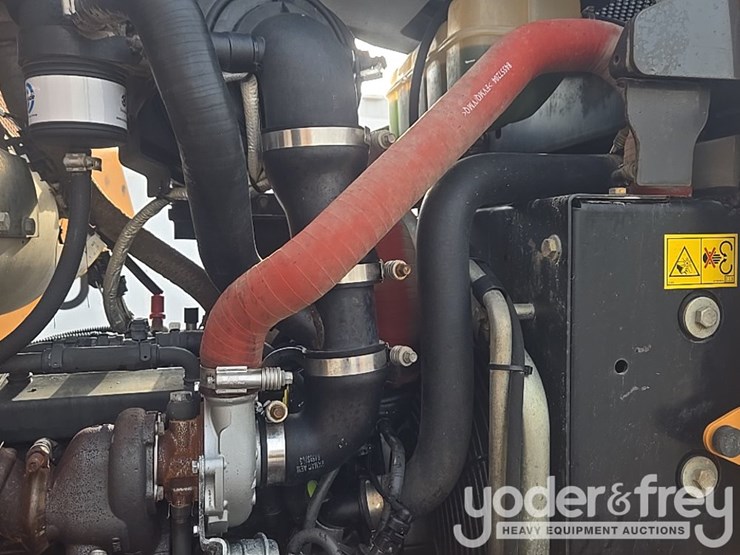 2016-case-750m-image-46