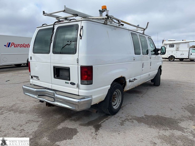 2011-ford-cargo-image-5