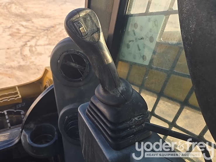 2021-caterpillar-289d3-image-92