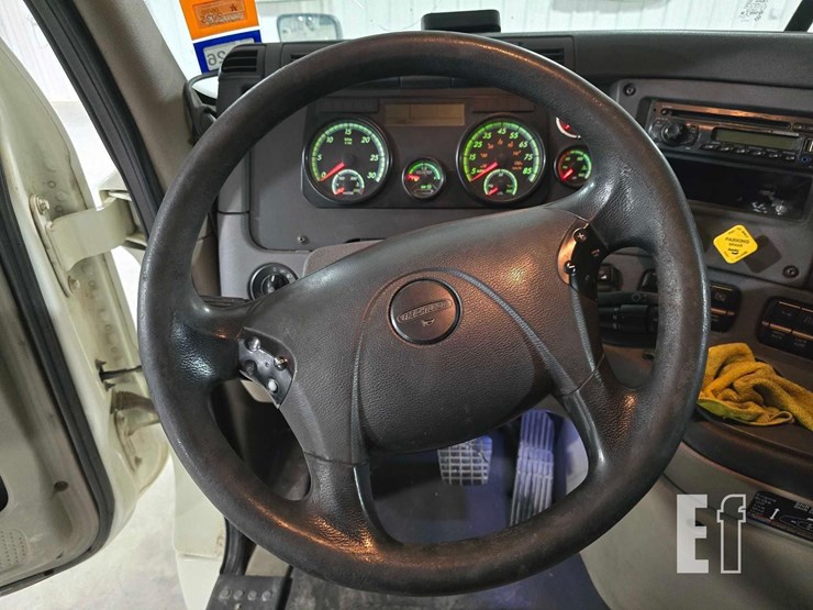 2016-freightliner-cascadia-125-image-10