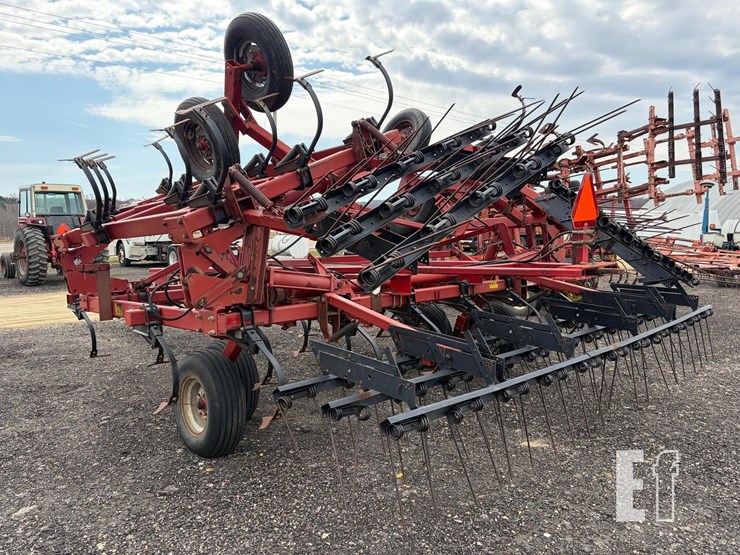 case-ih-4300-image-3