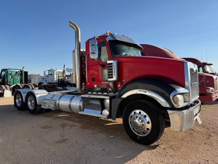 2010-mack-titan-image-3