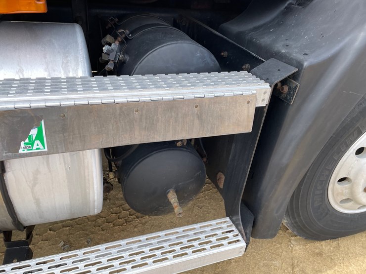 #400-•-1997-mac-ch600-semi-(has-wi-title)-image-44