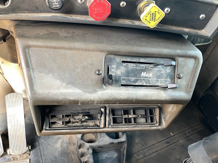 #401-•-1991-mack-rb688s-dump-truck-(has-mn-title)-image-55