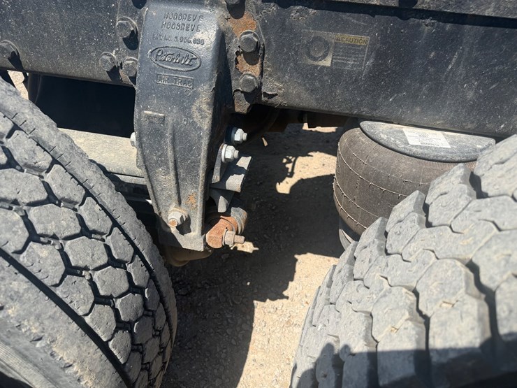 2009-peterbilt-367-image-18