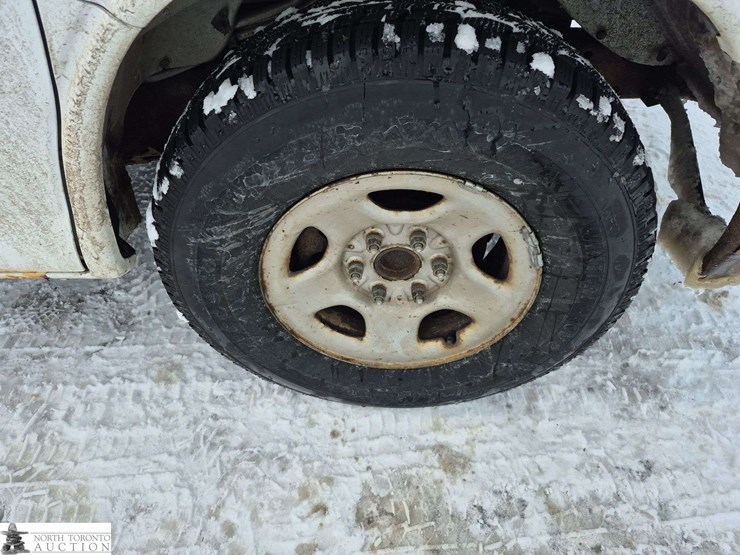 2005-gmc-1500-image-32