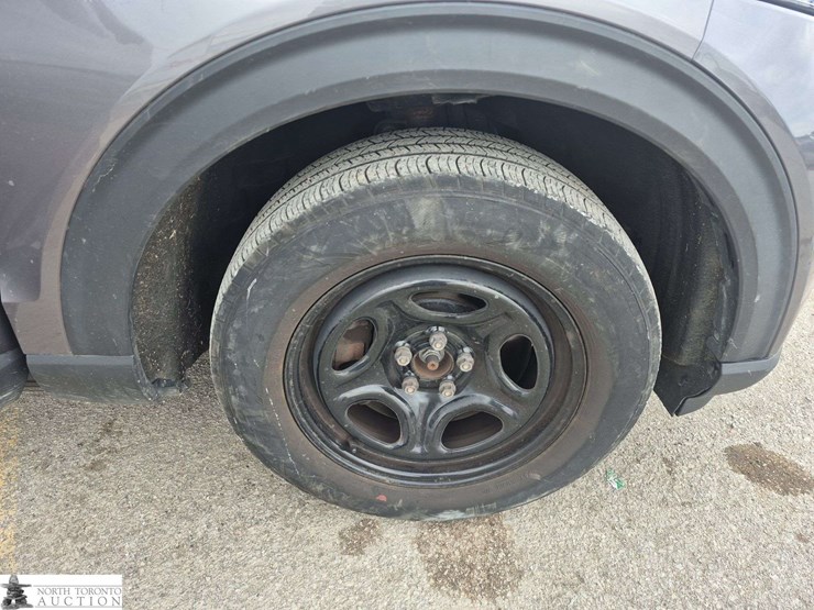 2020-ford-explorer-image-30