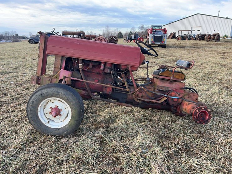 international-parts-tractor-image-2