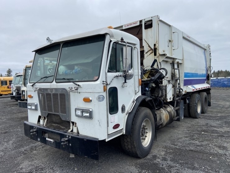 2014-peterbilt-320-image-1