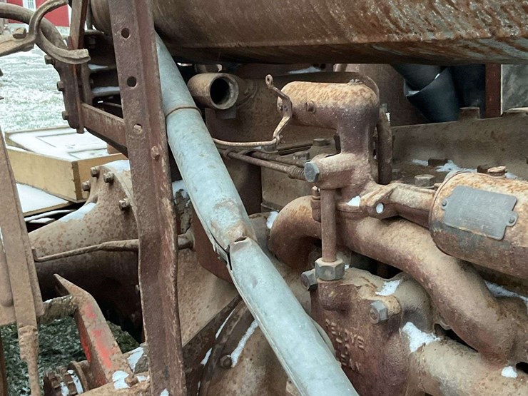 fordson-with-mounted-gleaner-combine-image-26