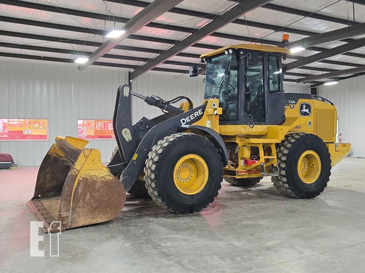 2022-deere-524-p-tier-image-1