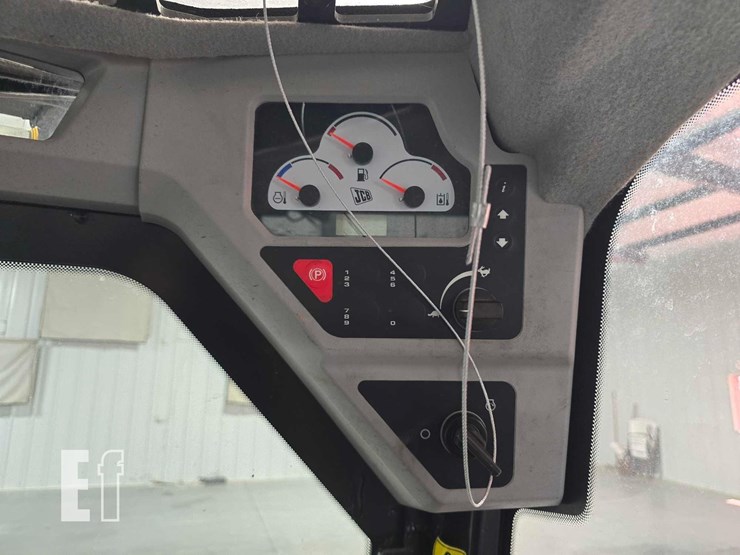 2021-jcb-3ts-8t-image-18