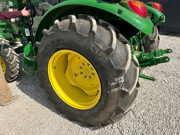 2021-john-deere-5075e-image-17