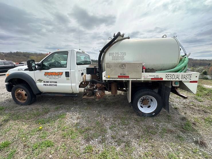 2012-ford-f550-image-8