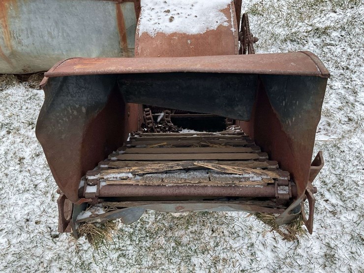 fordson-with-mounted-gleaner-combine-image-47