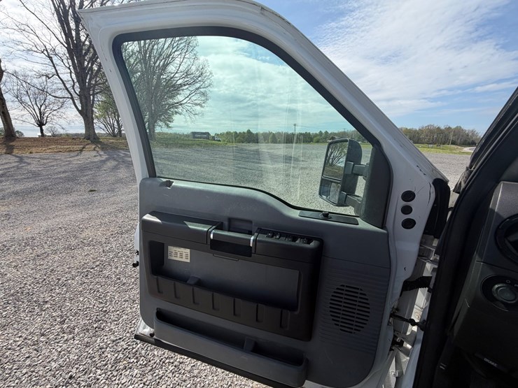 2012-ford-f550-image-21