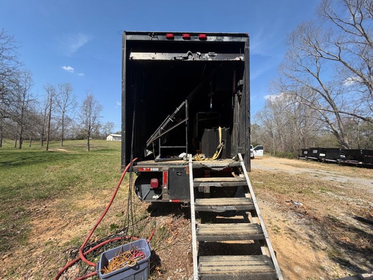 #31724-•-1997-freightliner-tandem-axle-flatbed-entertainmen-image-7