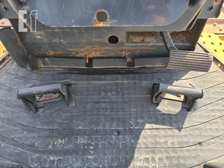 2016-deere-700k-lgp-image-14