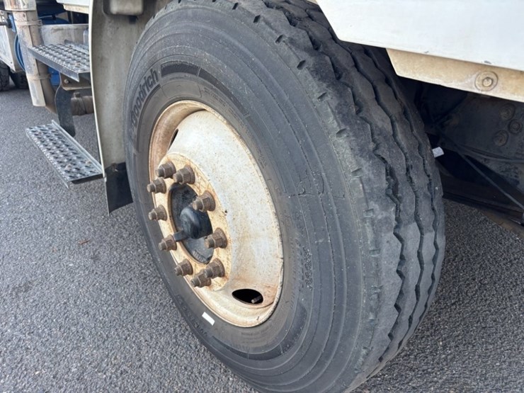 2009-vactor-2100-image-11