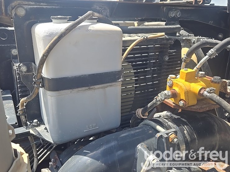 2015-komatsu-pc490-lc-11-image-94