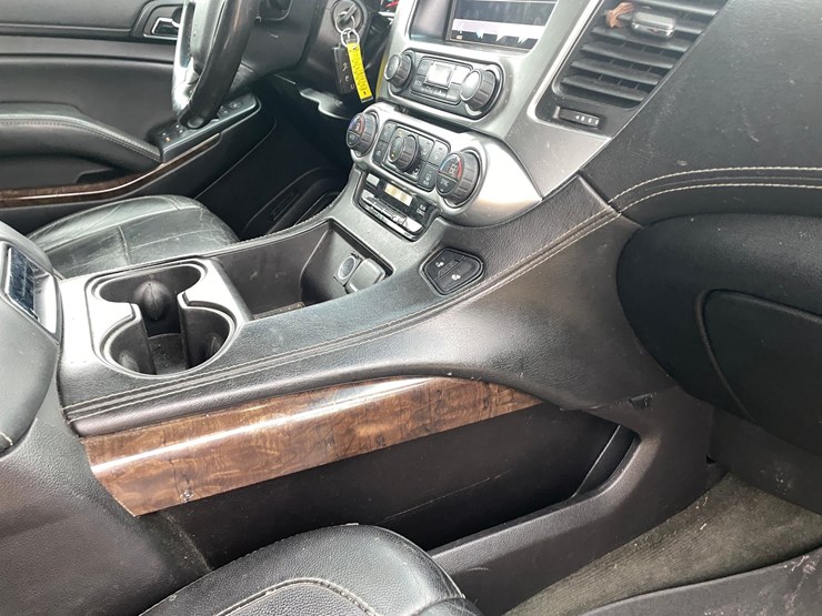 2015-chevrolet-suburban-image-57