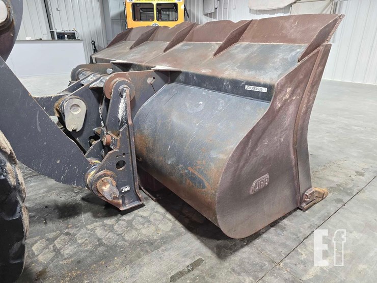 2017-deere-644k-image-11