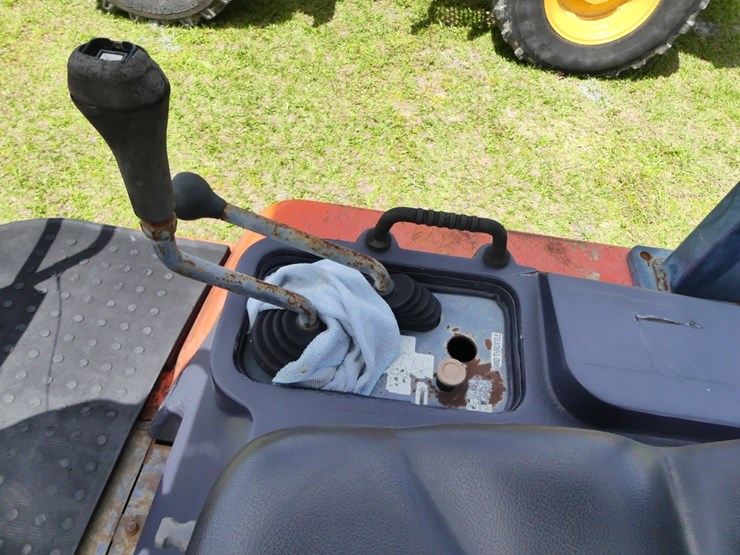 2001-kubota-r520-image-17