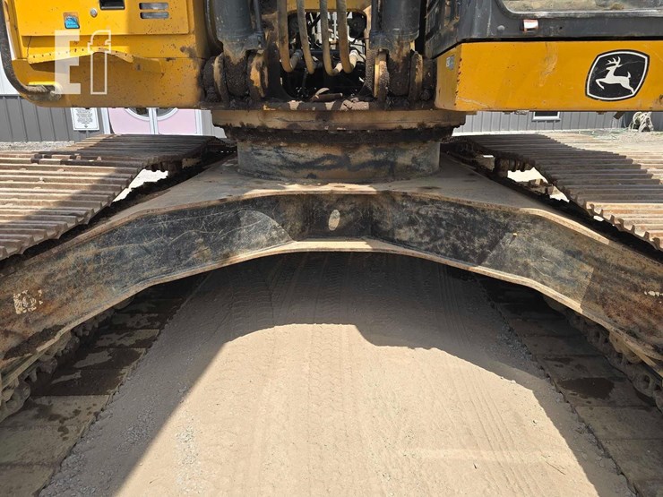 2018-deere-250g-lc-image-28