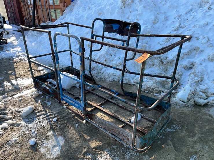 #3943-•-used-man-lift-basket-image-1