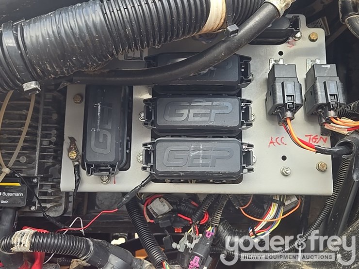 2016-case-750m-image-62