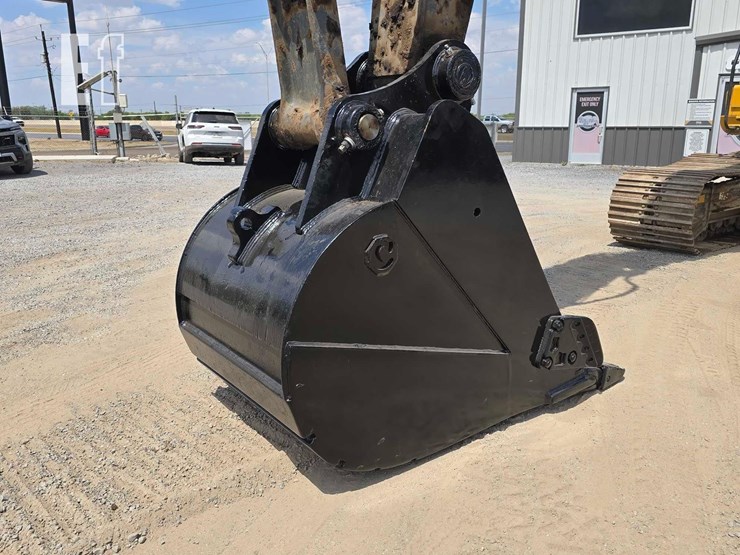 2018-deere-250g-lc-image-11