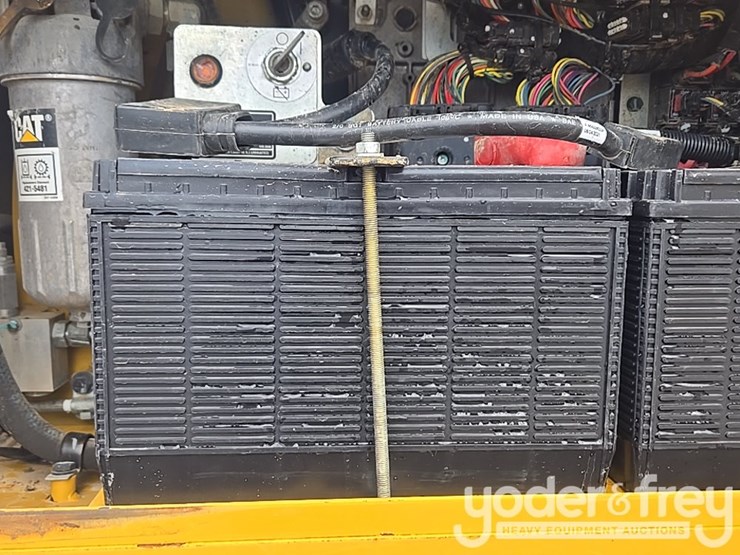 2021-caterpillar-d1-image-44