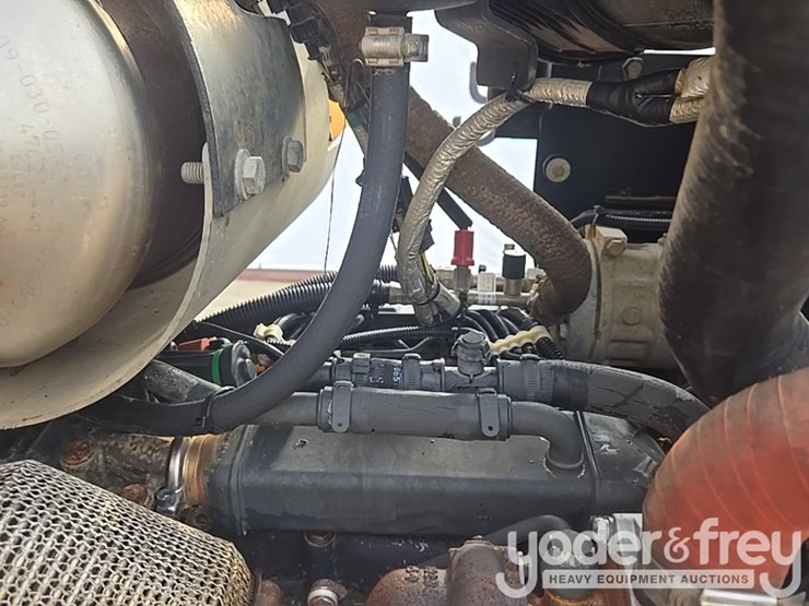 2016-case-750m-image-51