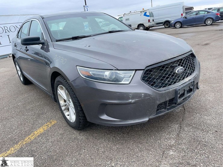 2015-ford-taurus-image-3